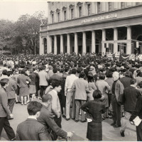 Manifestazione per il Vietnam presso il teatro Valli, 1966