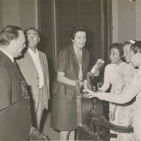 Archivio fotografico UDI Forlì-Cesena_incontro con delegazione femminile vietnamita, fine anni Sessanta