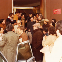 9 febbraio 1980. Rimini, Federazione del PCI in piazza Clementini. Il Segretario nazionale Enrico Berlinguer esce dalla sede della Federazione in Piazzale Clementini