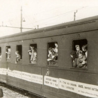 I bambini napoletani lasciano Modena, aprile 1949