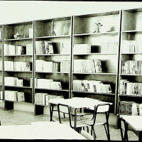 Interno, la biblioteca. Il PCI, sia nelle sue sedi, sia tramite gli amministratori, poneva grande attenzione al tema della diffusione dei libri e della cultura