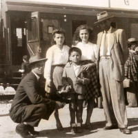 Famiglia modenese accoglie un bambino napoletano, 1947