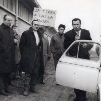 Lotte agrarie anni Sessanta, Ernesto Cattani  è il secondo da sinistra
[ISMO, Fondo CGIL]