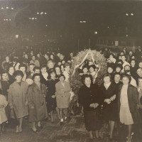 Archivio fotografico UDI Forlì-Cesena_Manifestazione per la pace con Deposizione di una corona ai caduti, 1950