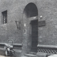 L'ingresso dell'ex carcere di San Tommaso in via delle Carceri. Dietro le sue mura vennero imprigionati antifascisti, partigiani ed ebrei destinati alla deportazione e alla morte
