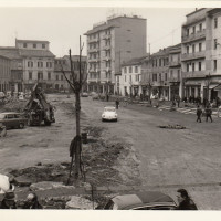 Fondo Fotografico Michele Minisci- facciata della Federazione durante lavori in piazza Cavour, 1977