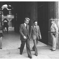 1977, Enrico Berlinguer, in visita a Modena per partecipare alla festa nazionale, esce dall’Accademia con il sindaco Germano Bulgarelli 
[ISMO, AFPCMO]