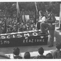 Modena, festa provinciale dell’Unità, 1947. Carro allegorico con i funerali della monarchia e del fascismo
[ISMO, AFPCMO]