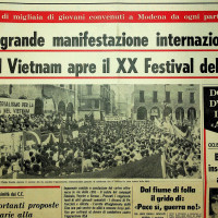Nel 1966 la festa nazionale venne aperta da una manifestazione contro la guerra del Vietnam: il corteo partì dalla stazione per arrivare in Piazza Grande
[ISMO, AFPCMO]