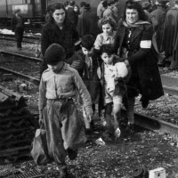 Arrivo dei bambini romani in stazione Modena, 1947
