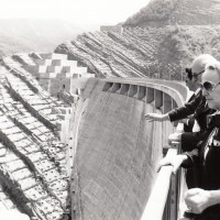 Fondo Fotografico Michele Minisci- la Presidente della Camera dei Deputati Nilde Iotti visita la diga di Ridracoli accompagnata dal Sindaco di Forlì Giorgio Zanniboni, 1988