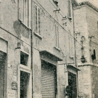 Anni ’60. Rimini, Via Soardi. Il portone d’ingresso nello stabile dove era la sede della Federazione al secondo piano