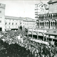 Manifestazione sindacale in piazza Trento e Trieste e in corso Martiri della libertà, anni settanta (Museo del Risorgimento e della Resistenza, fondo ANPI)