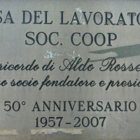 2007. San Giovanni in Marignano. Targa apposta in occasione del 50° anniversario della realizzazione della Casa del Popolo da parte di Aldo Rossetti