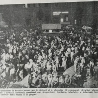 Il Forlivese, 30 giugno 1976, p. 12- Folla assiepata sotto la Federazione in attesa della comunicazione dei risultati delle elezioni politiche, 21 giugno 1976